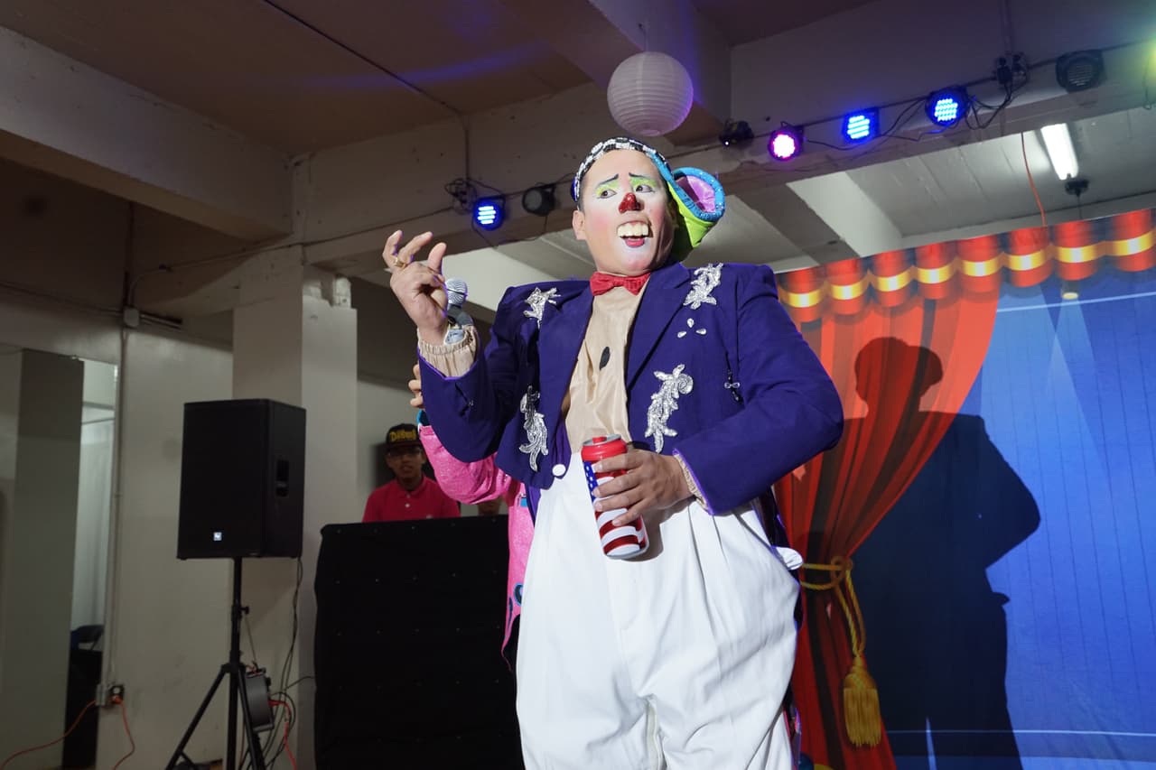 El payaso Concorito, de Ecuador, dijo que la risa puede ayudar a sanar en un momento de dolor.