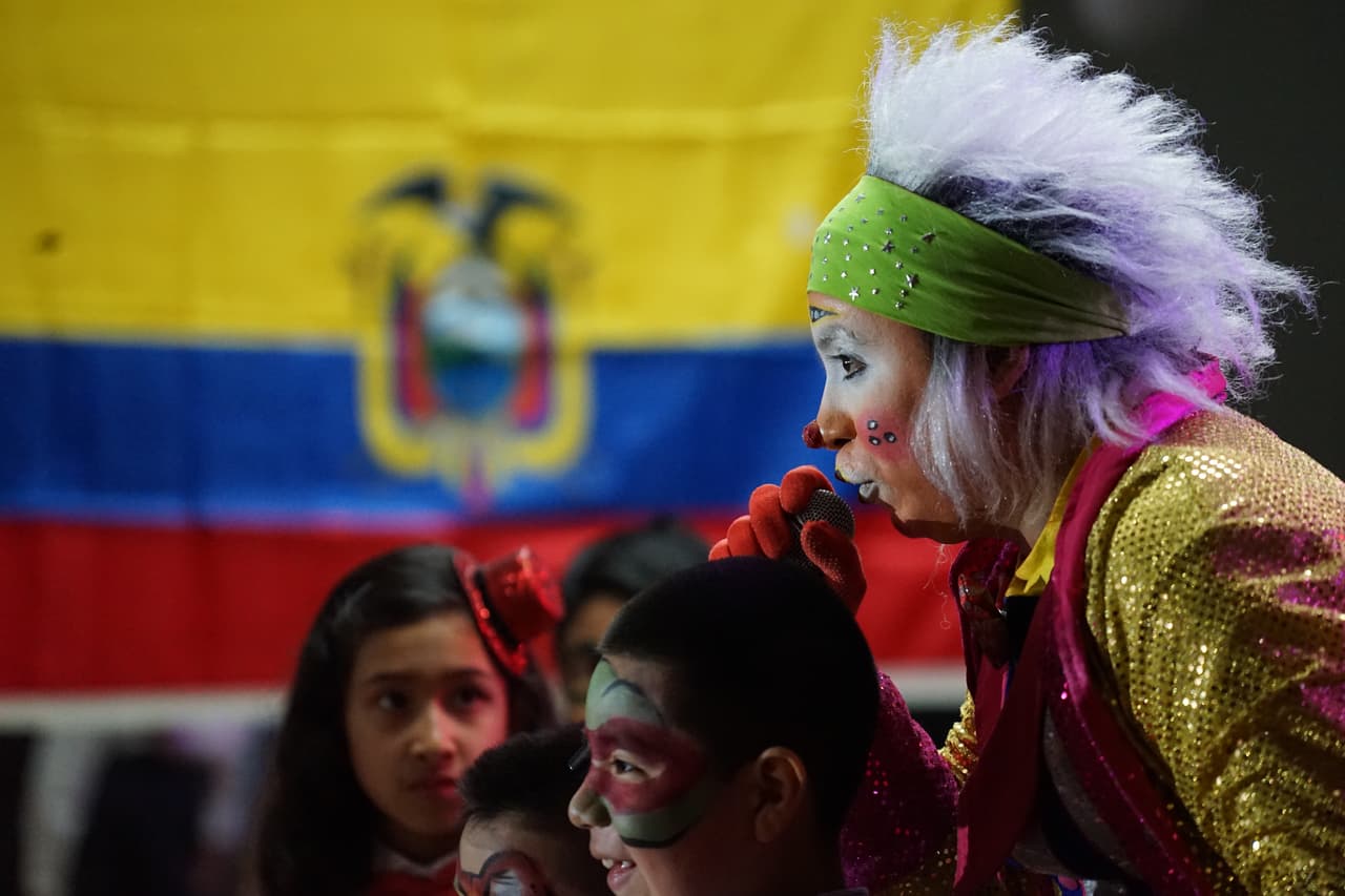 El grupo entregará los víveres al Consulado de Ecuador.