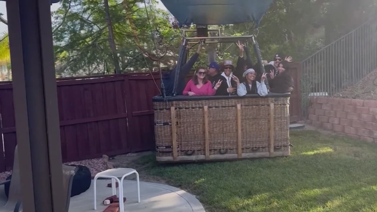 Globo aerostático aterriza de emergencia en patio de casa en California