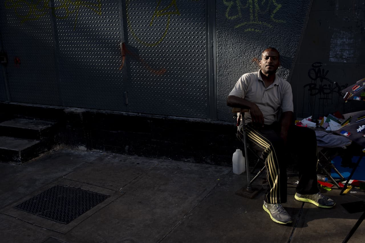 Los partidos opositores venezolanos convocaron a un paro nacional que se ha cumplido parcialmente. Las calles de las principales ciudades del país sudamericano lucían más vacías de lo habitual, un día después de un feriado decretado por el gobierno para facilitar la entrada en vigencia de una reconversión monetaria que borró cinco ceros a la moneda.