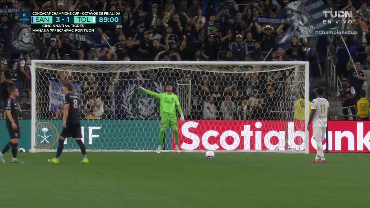 ¡GOL!  anota para Toluca. Helinho