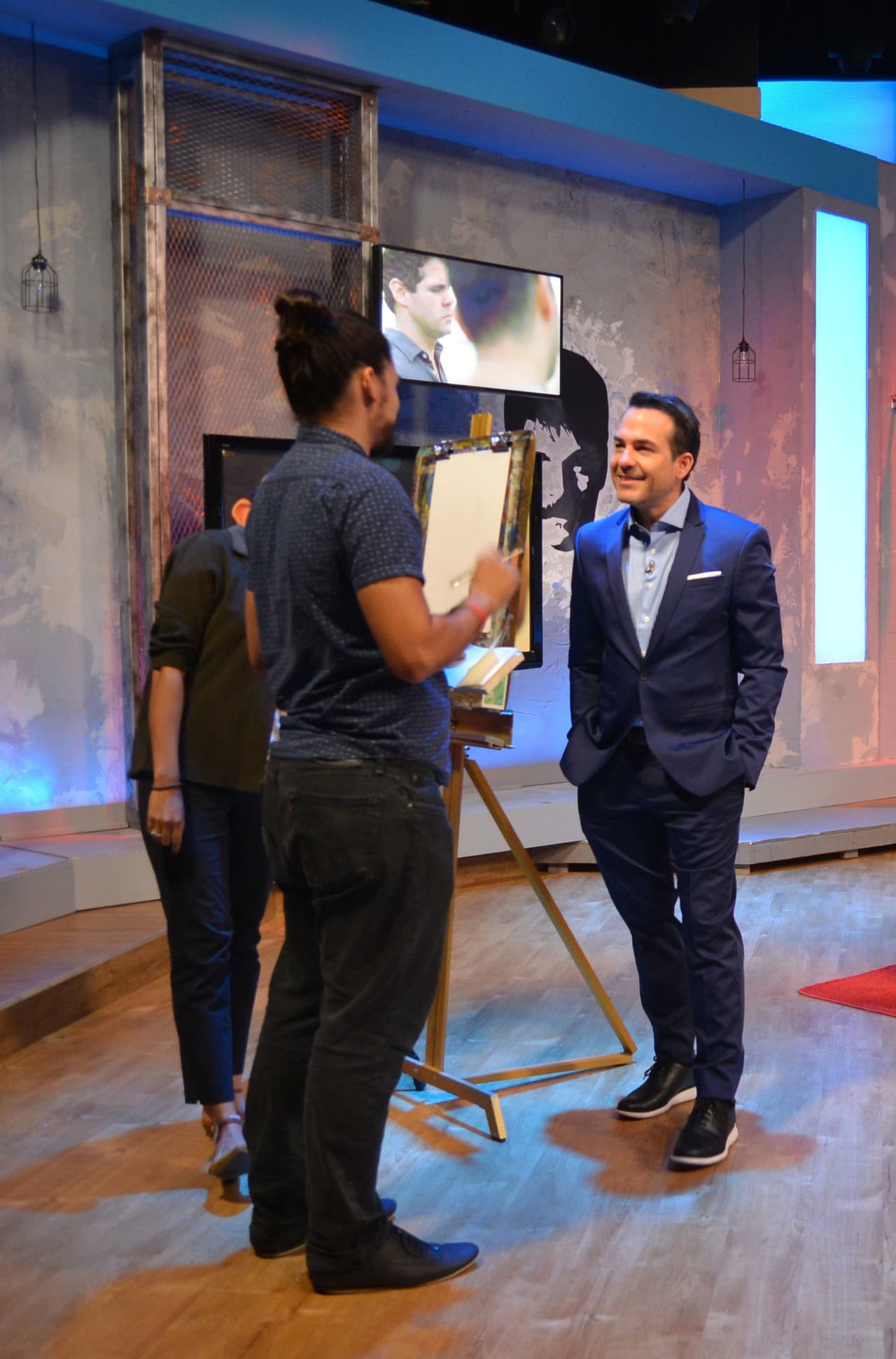 El humor de 
<b><a href="http://www.univision.com/temas/carlos-calderon">Carlo</a><a href="http://www.univision.com/temas/carlos-calderon">s</a></b> le daba un toque muy especial al programa, en ocasiones provocaba las carcajadas de los invitados.