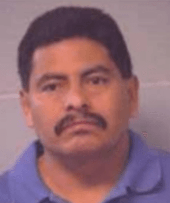 <h3 class="cms-H3-H3">Juan Nájera Quezada</h3>
<br>
<br>Este mexicano de 62 años es 
<a href="https://www.fbi.gov/wanted/cac/juan-najera-quezada" target="_blank">acusado de participar en el abuso sexual de una niña de seis años </a>en Chicago, Illinois en junio de 2007. Dos meses después fue arrestado, luego de ser identificado como vecino dentro del mismo edificio de apartamentos de la vícitma. 
<br>
<br>Tras ser liberado bajo fianza, Nájera Quezada no se presentó a una audiencia pactada. Además, también está siendo buscado por otra agresión sexual de un menor, meintras estaba libre bajo fianza. 
<br>
<br>El 9 de febrero de 2012, Quezada fue acusado de fuga ilegal para evitar el enjuiciamiento.
<br>