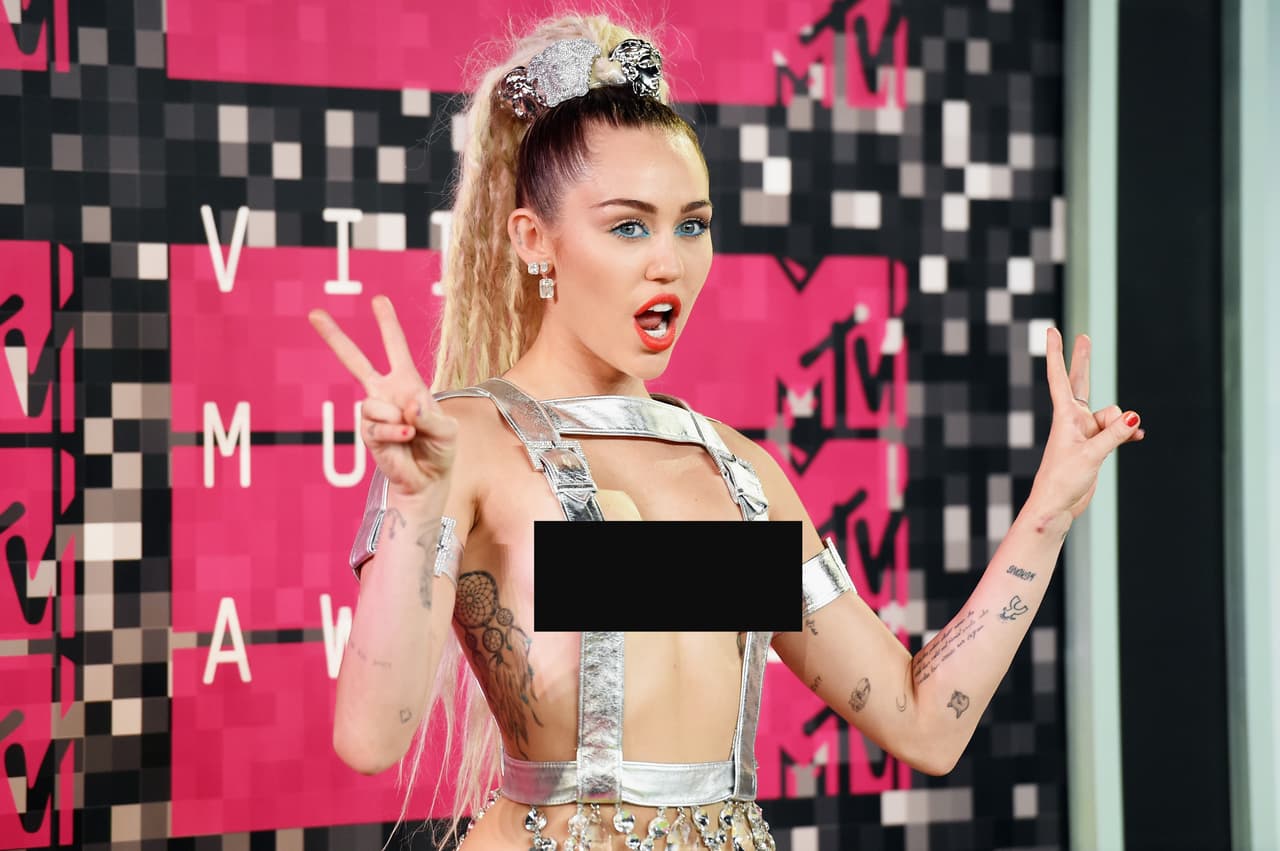 Parece que Miley tuvo una accidentada conducción en los MTV, pues también se peleó con Nicki Minaj.