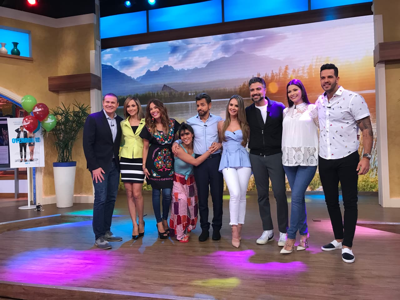 Todos estaban felices de tener a dos mexicanos triunfadores de visita en el programa.