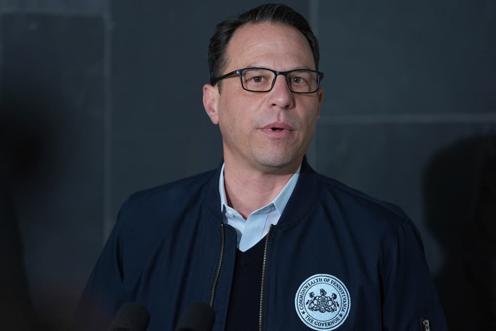 El gobernador Josh Shapiro, su esposa Lori y sus cuatro hijos agradecieron a los agentes que fueron por ellos, aunque estaban en otra zona de la residencia, distante al incendio. "Gracias a Dios, nadie resultó herido y el fuego fue extinguido", confirmó Shapiro a través de 
<b><a href="https://x.com/GovernorShapiro/status/1911426722257314092" target="_blank">un mensaje que publicó en la red social X (antes Twitter)</a></b>.