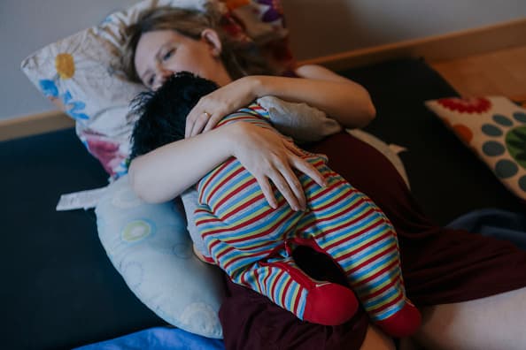 La razón por la que los pediatras ahora recomiendan prolongar la lactancia hasta los dos años