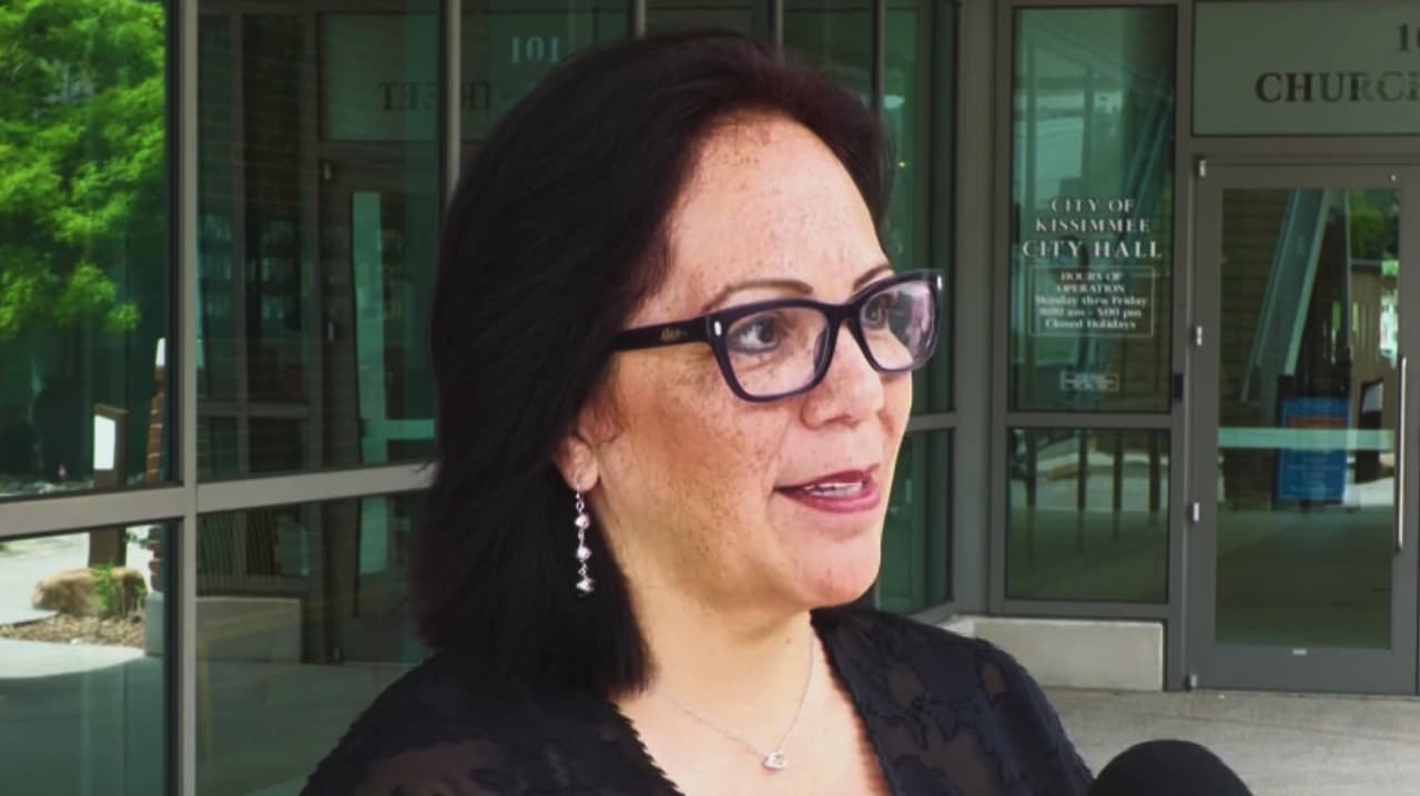 Comisión de Kissimmee rechaza medida contra alcaldesa investigada Jackie Espinoza
