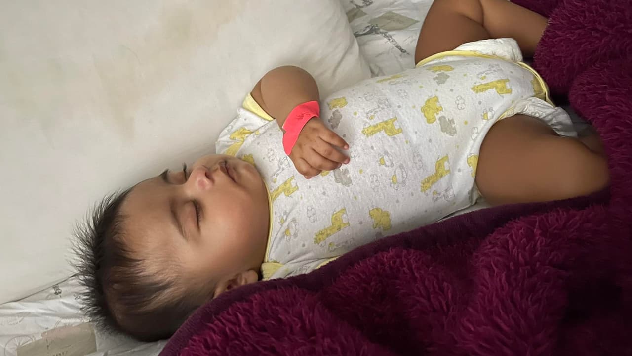 La madre se pregunta por qué no fueron retiradas antes. "Si lo hubieran hecho, esos cuatro bebés no habrían sido hospitalizados y tal vez el bebé que ha muerto, todavía podría estar aquí", continuó Jove.