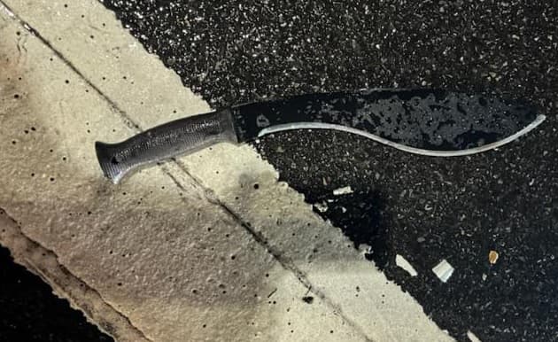 Presentan cargos contra sospechoso de atacar a policías con machete en Times Square