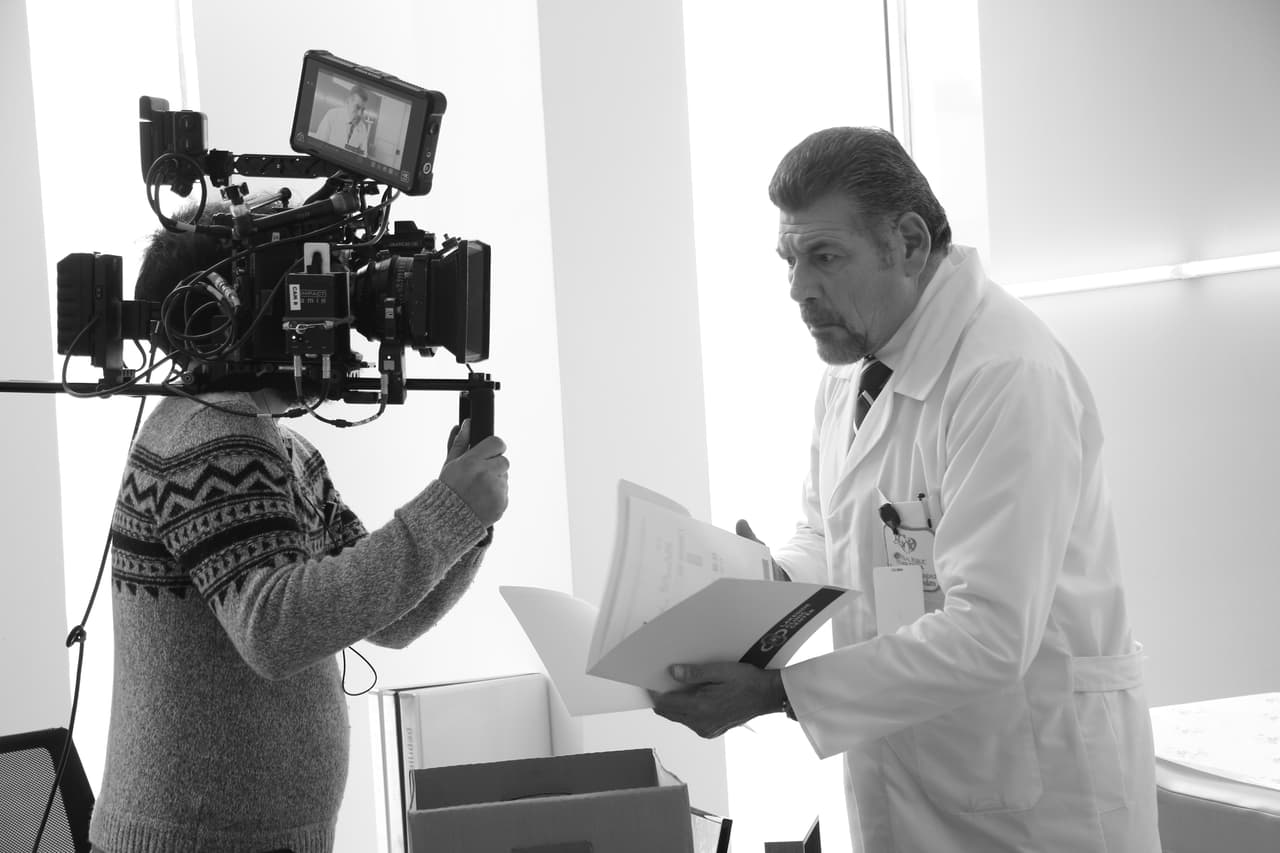 La miniserie se grabó en una semana y cuenta con el talento de grandes 
<b>actores como</b> 
<b><a href="http://www.univision.com/temas/raquel-garza">Raquel Garza</a> y Guillermo Quintanilla</b>, quién ha participado en más de 90 películas y telenovelas mexicanas.