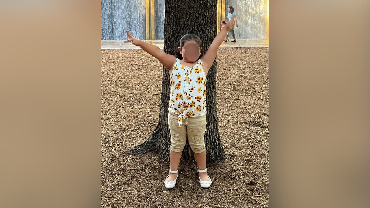 “Unos días antes la niña me había dicho que la maestra le dijo que no comiera mucho porque estaba gordita, dejó de comer varios días, hasta el momento todavía batallamos para que coma lo normal que una niña de su edad tiene que comer, porque no quiere comer nada”, dijo Univision 45 la madre originaria de Guadalajara, México.