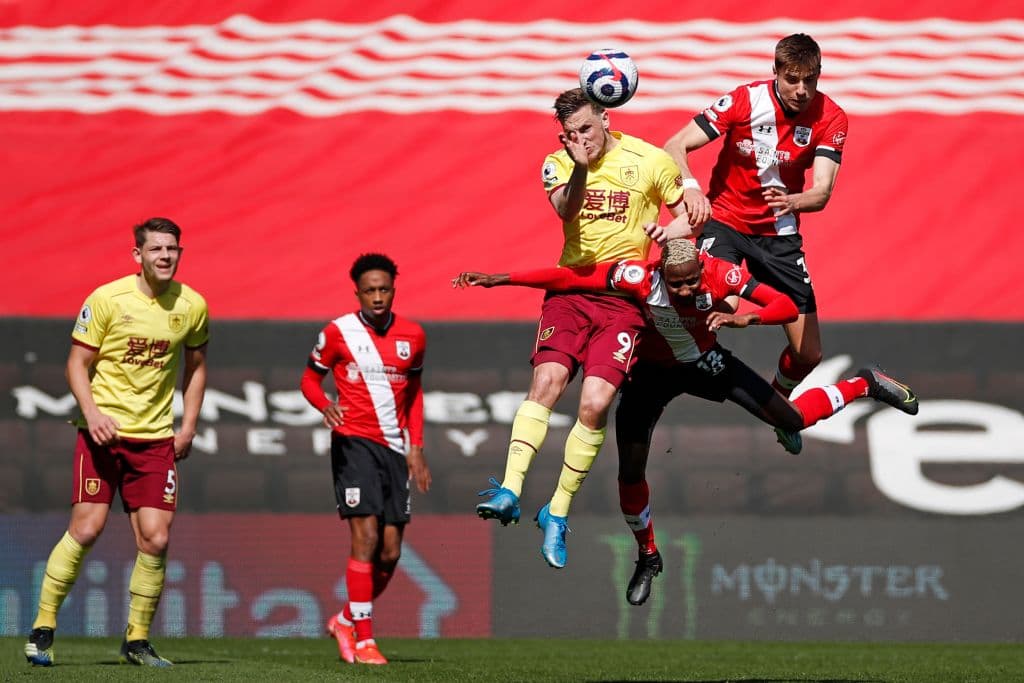 Southampton remonta y gana a Burnley en partidazo y se lleva los tres puntos. Chris Wood y Matej Vydra daban el triunfo a los 'Clarets', pero los goles de Stuart Armstrong, Danny Ings y Nathan Redmon le dieron la victoria su equipo durante la J30 en la Premier League.