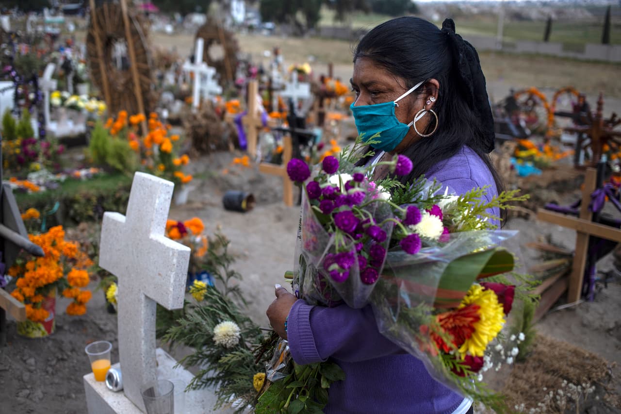 Un sombrío hito: México supera las 100,000 muertes por covid-19 en medio de críticas a la gestión de AMLO y con un crudo invierno en puerta