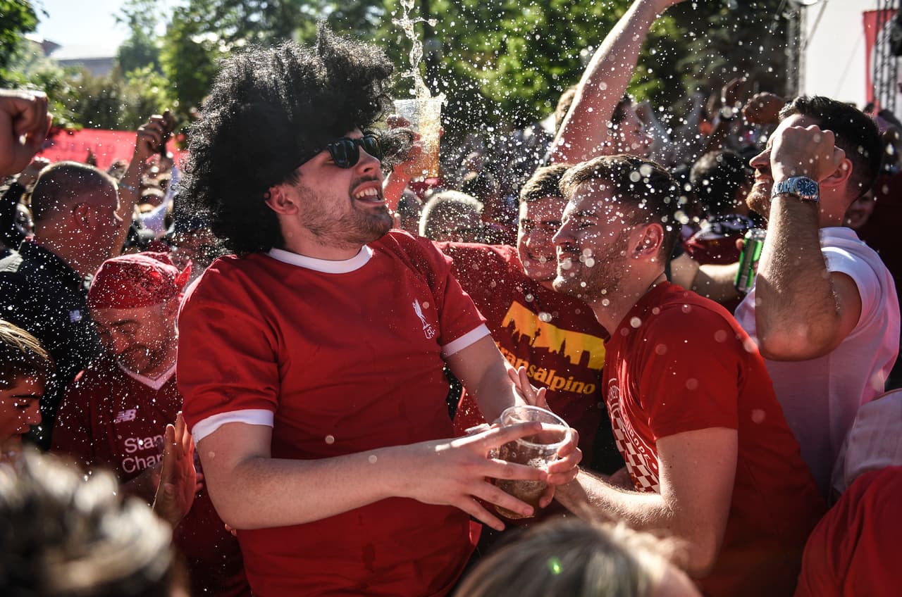 Más allá de los atuendos, las pelucas, el objetivo era disfrutar de un día histórico de Champions.