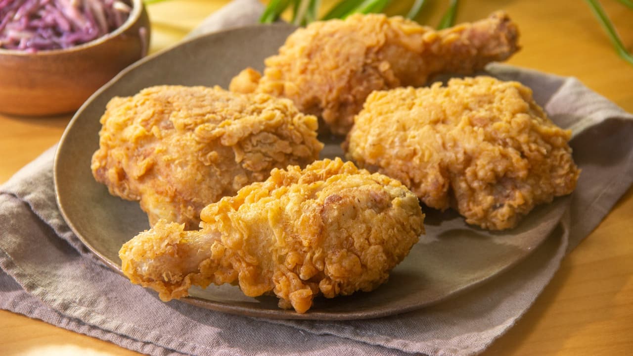 Pollo frito crujiente y jugoso 
