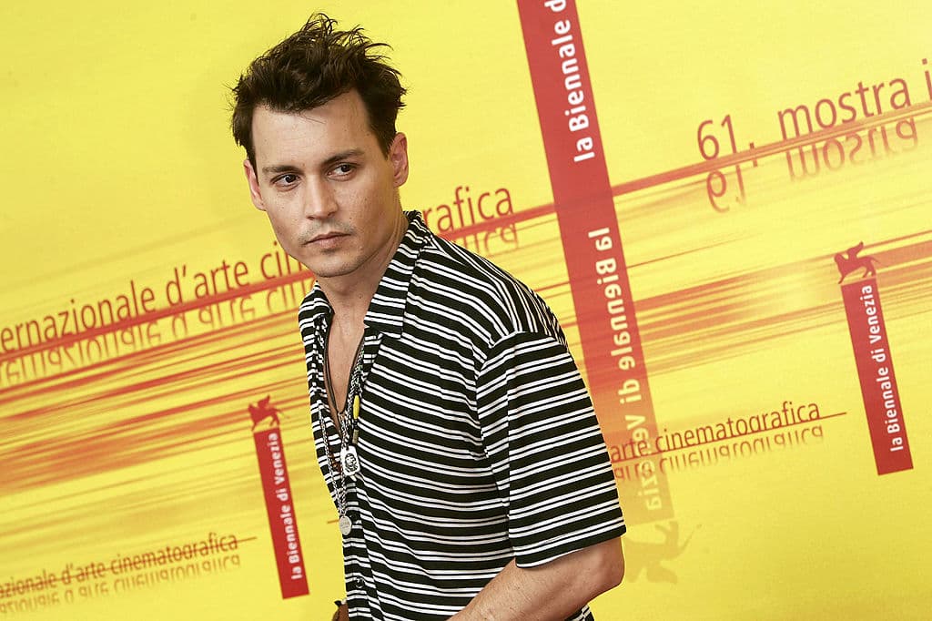 Depp también habló sobre la relación tóxica que tuvo con su figura materna en su infancia. “Mi madre nació en un maldito pueblo al oriente de Kentucky. A los 12 años la pobre consumía fenobarbital”.