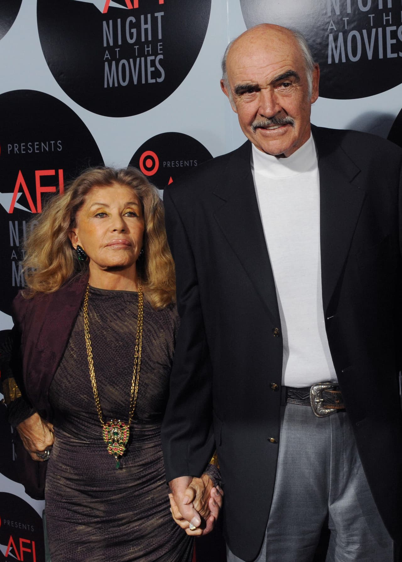 <b>Sean Connery y Micheline Roquebrune</b>
<br>
<br>El actor y la pintora francesa se conocieron en Marruecos, en 1972. Se casaron en 1975 y actualmente viven juntos en Bahamas.