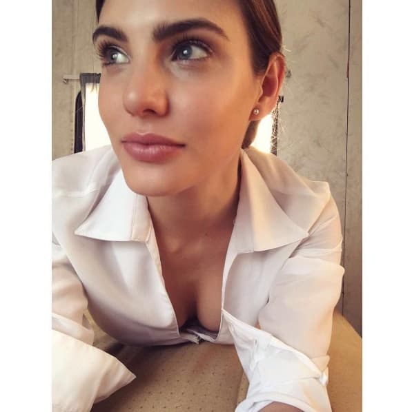 De acuerdo con informaci´on de la revista ¡Hola! México, el fin de su noviazgo se debió a los diversos compromisos profesionales de Macarena y Sebastián.