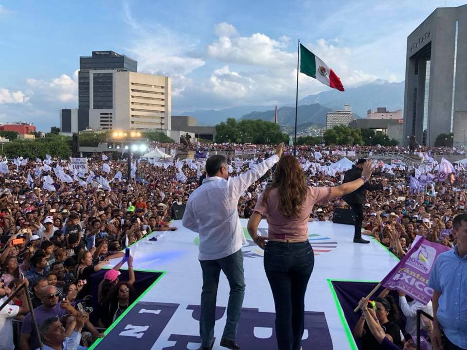 Rodríguez también insistió en que buscará modificar la ley para "mochar" la mano a los corruptos, quitar el impuesto a la gasolina y recuperar una vida digna para los pueblos indígenas.