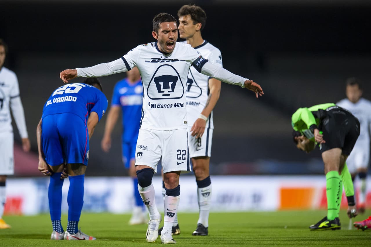 Con gol de Jonathan Rodríguez desde los once pasos, Cruz Azul sale victorioso en su visita a los Pumas 0-1. Cruz Azul retoma el liderato y los Pumas continúan hundidos entre los últimos puestos del torneo.