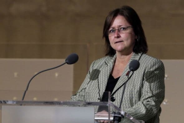 Kayla Bergeron q uien fue Jefa de Asuntos Públicos y Gubernamentales de la Autoridad Portuaria de Nueva York y Nueva Jersey rinde honor a las víctimas.