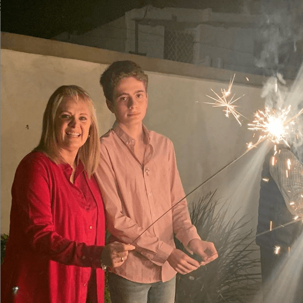 El conductor comenzó hablando de Ernesto Zedillo Jr., padre del menor: "Pus todo mundo supimos que nunca hubo una relación muy seria", dijo él. A lo que Figueroa respondió: "Que de hecho fue de una noche y pegó, ¿no? Según cuenta Erika". Él reviró: "Yo no sé si fue una". Y Figueroa: "Ah, pus ella dice que nomás con una. ¿O tú qué sabes? ¡Salud!".
<br>