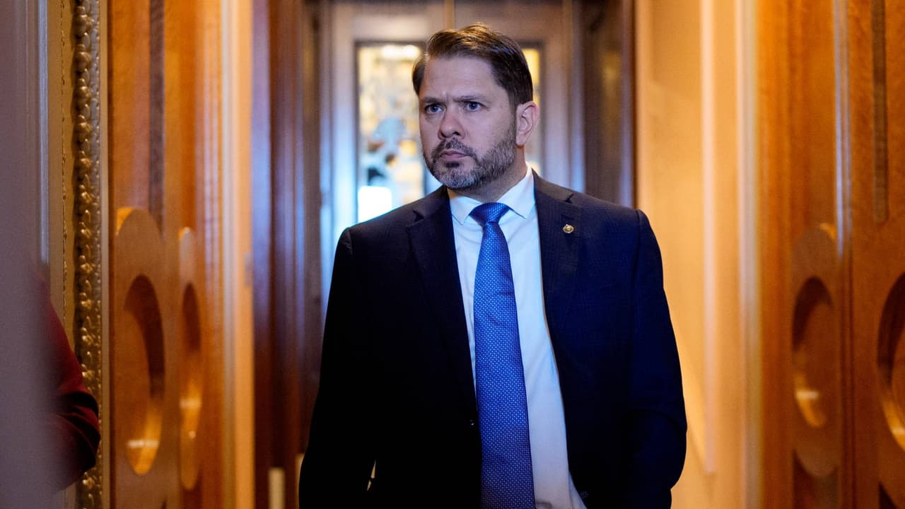 Investiga Departamento de Justicia a senador Rubén Gallego por posibles violaciones a leyes de financiamiento
