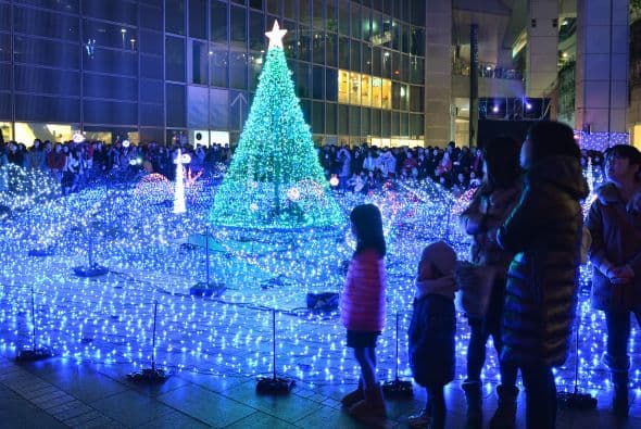 Seguro los japoneses disfrutan de una feliz navidad.