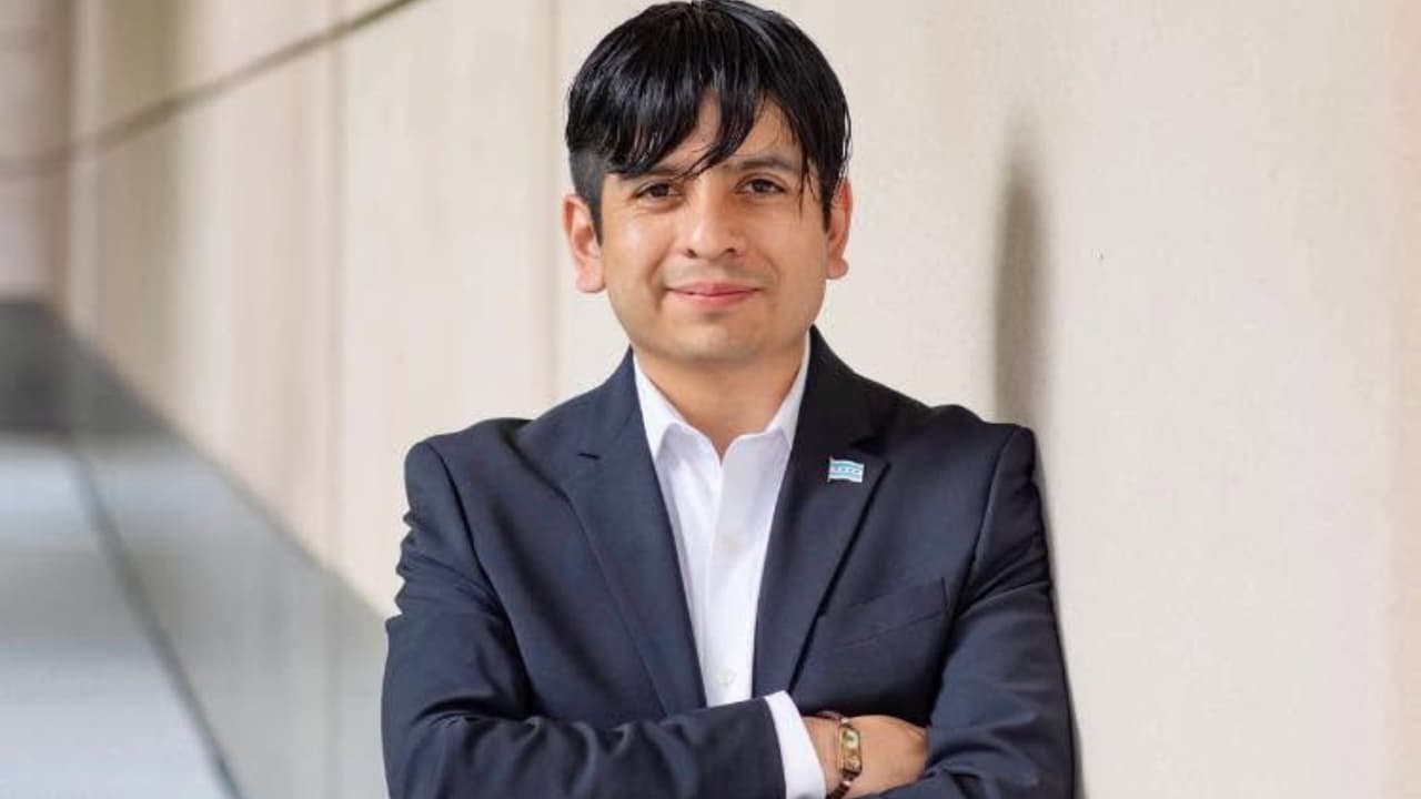 Quién es Jesús Ayala Jr: propuestas del candidato a la Junta Escolar de Chicago por el Subdistrito 7A