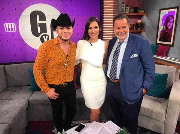 El cantante presentó su nuevo álbum 'Bendecido'. Además, reveló que ha bajado 60 libras (27 kilos) y tiene controlada la diabetes que padece.