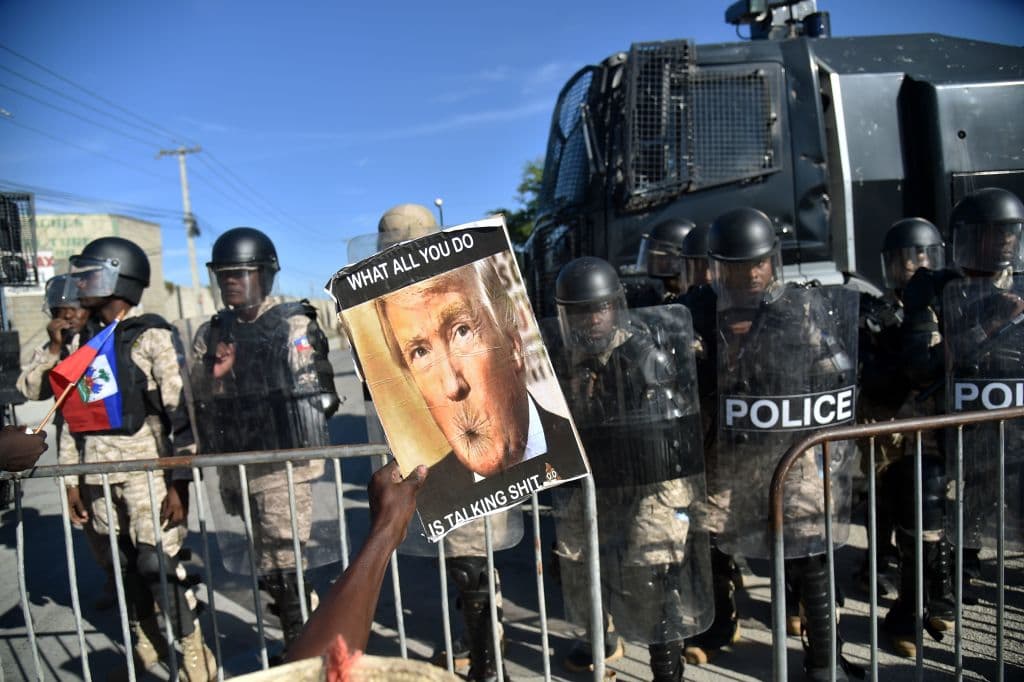 "No sentimos ningún resentimiento contra el pueblo estadounidense, que sabemos desaprueba en gran medida el comportamiento de Trump en la Casa Blanca", dijo otro de los manifestantes.