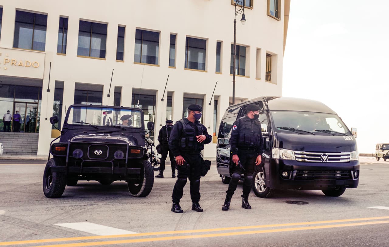 Exilio en Miami reacciona a sanciones de EEUU a Ministro de Defensa cubano y Boinas Negras