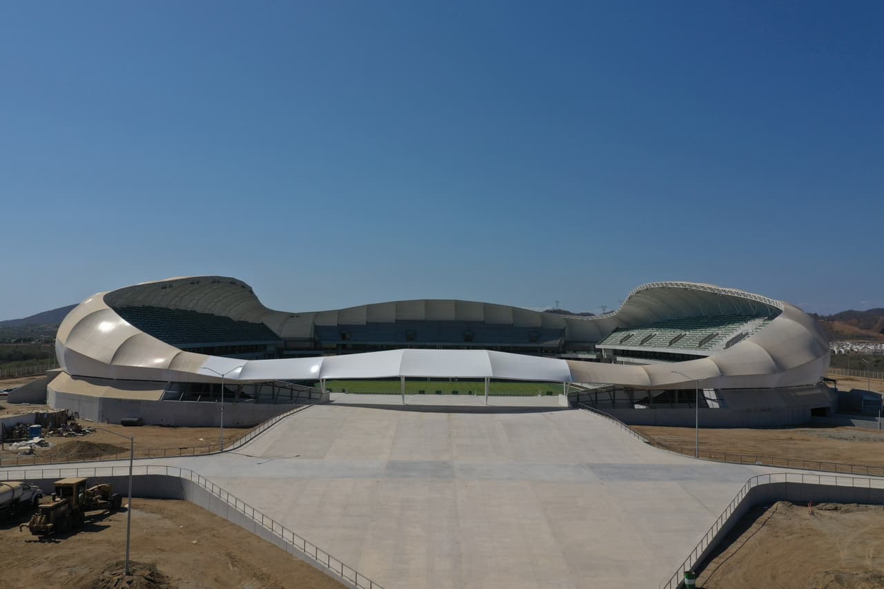 El gobernador del estado anunció de manera extraoficial que Mazatlán FC jugará en su estadio los viernes a las 20:30 del horario local.