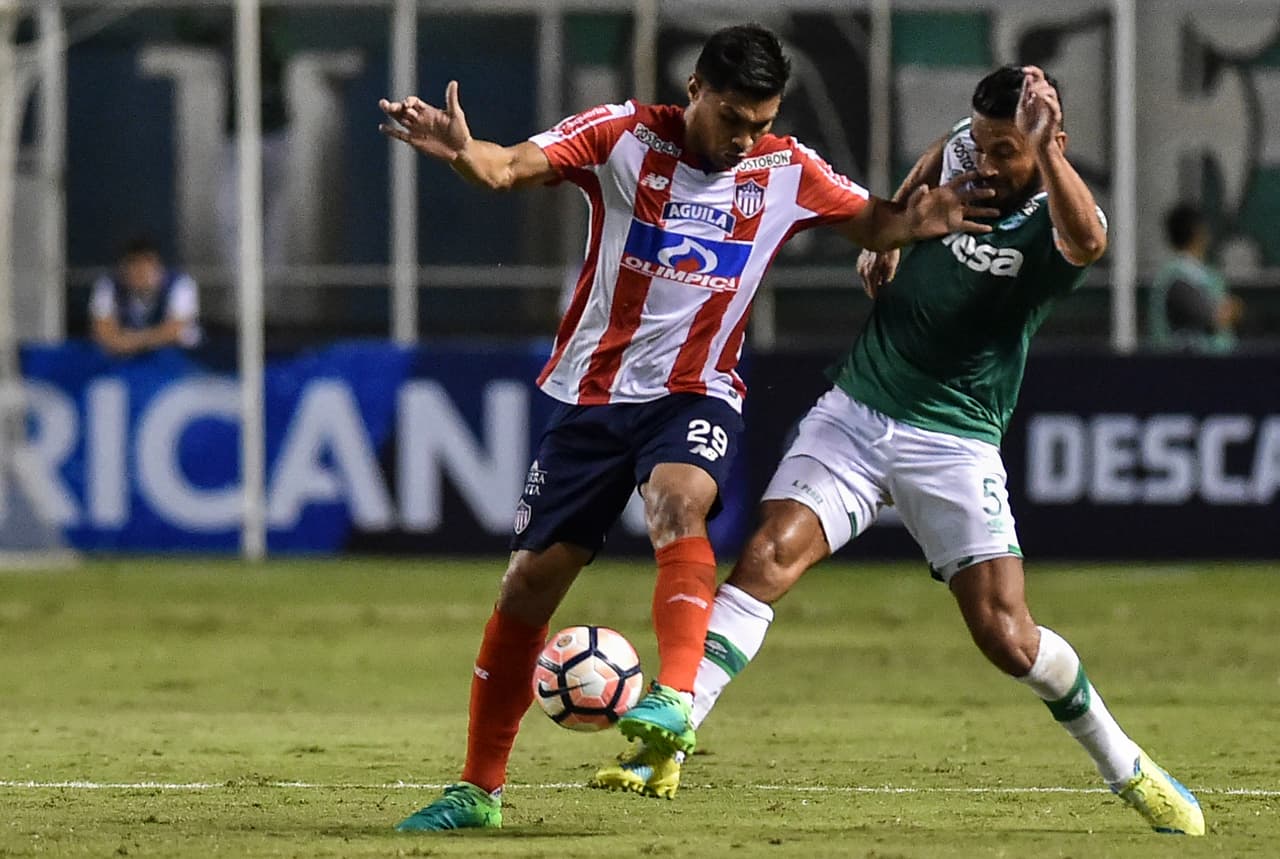 Tras un breve paso por Europa y por Rosario Central, hoy es ídolo del Junior de Barranquilla.