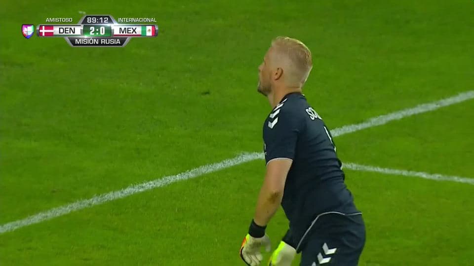 Tiro desviado de Marco Fabián