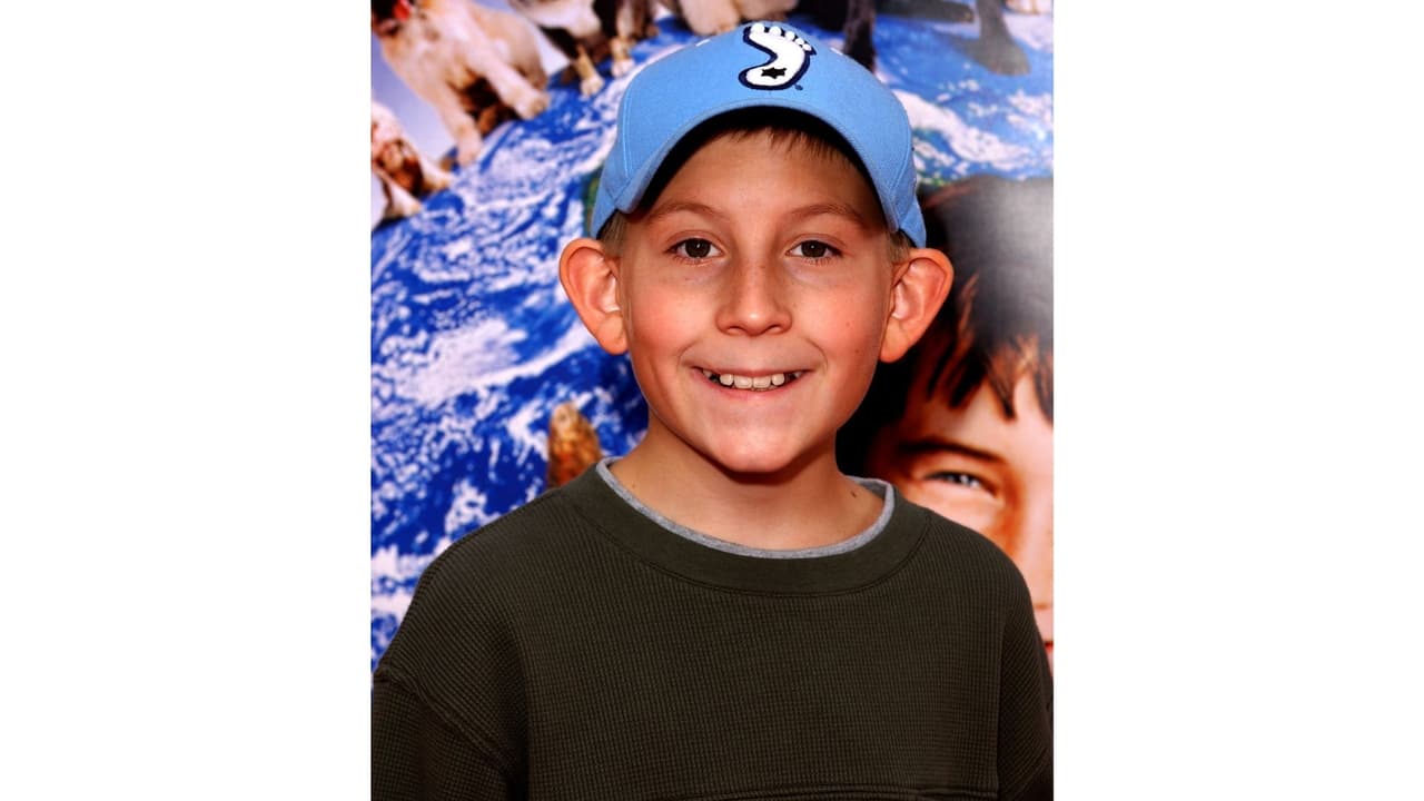 Erik Per Sullivan interpreta al recordado Dewey.