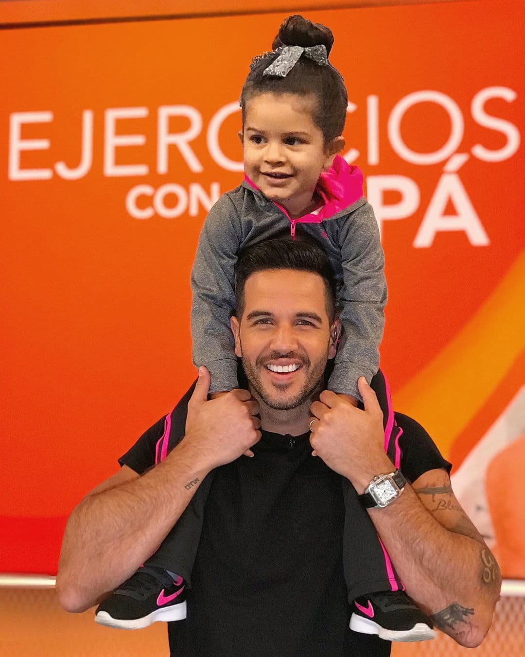 El enamorado papá ha compartido bellos momentos con su pequeña muñeca. Anabella ha visitado en repetidas ocasiones Despierta América y hasta ha colaborado en algunos segmentos con Yisus.