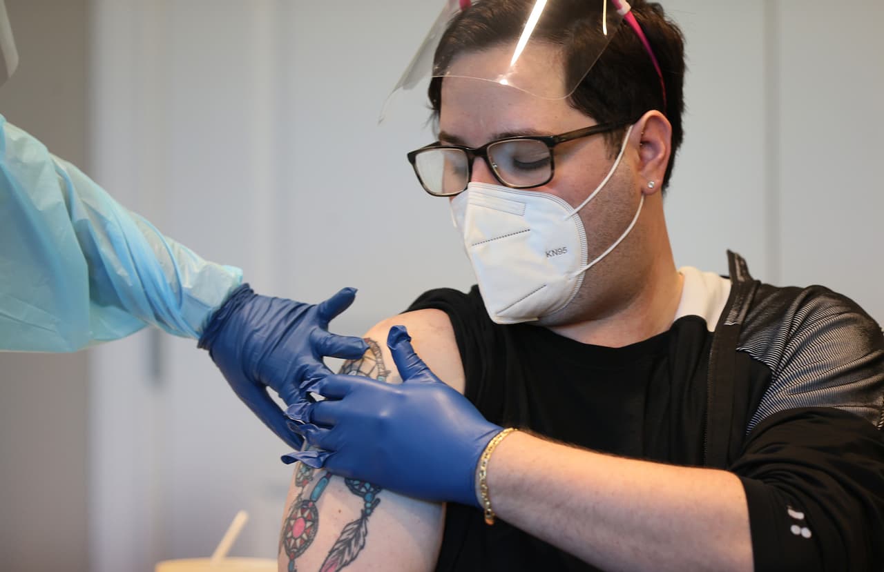 Este es el documento que debes llenar para ser vacunado en Florida si eres menor de 65 años y vulnerable al coronavirus 