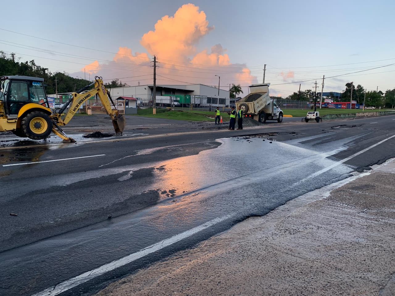 También, pueden tomar la carretera 863, barrio Pájaros en Toa Baja hacia la carretera 819 en el área del pueblo de Toa Alta.
