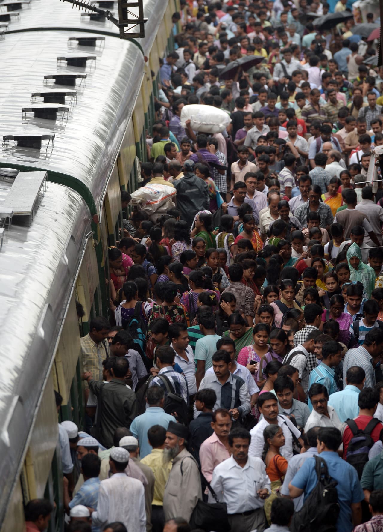 Asimismo, entre sus palabras están que en el 2025 Europa sufriría de problemas de sobrepoblación y la humanidad encontraría una nueva fuente de energía en el 2028, mismo año en que el hambre se convierte en un problema mundial.