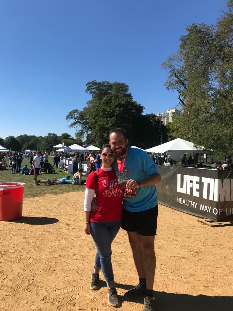 A la mañana siguiente, mi cuñado corrió el medio maratón de 
<b>Chicago</b>. Estoy muy orgullosa de él por la disciplina que mostró al prepararse y por mostrarme que nunca hay que rendirse.