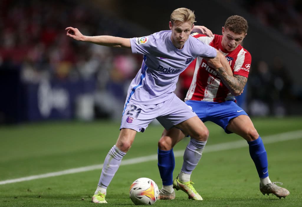 Con goles de Thomas Lemar y Luis Suárez, Atlético de Madrid vence 2-0 al Barcelona y empatan al Madrid en la cima de la tabla.