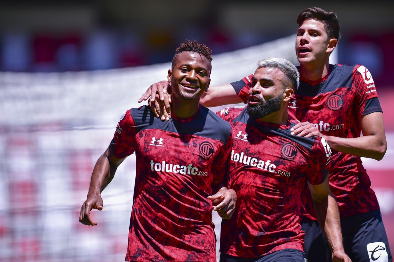 Partidazo entre el Puebla y Toluca, donde se va en empate el partido 4-4. Los goles a cargo de los 'diablos rojos' fueron por parte de Michel Estrada, quien anoto doblete, Alexis Canelo y Diego Rigonato Rodríguez, mientras que para la franja anotaron Santiago Ormeño, Juan Segobia, Daniel Aguilar y Daniel Álvarez López, durante la Jornada 12 de la Liga MX.