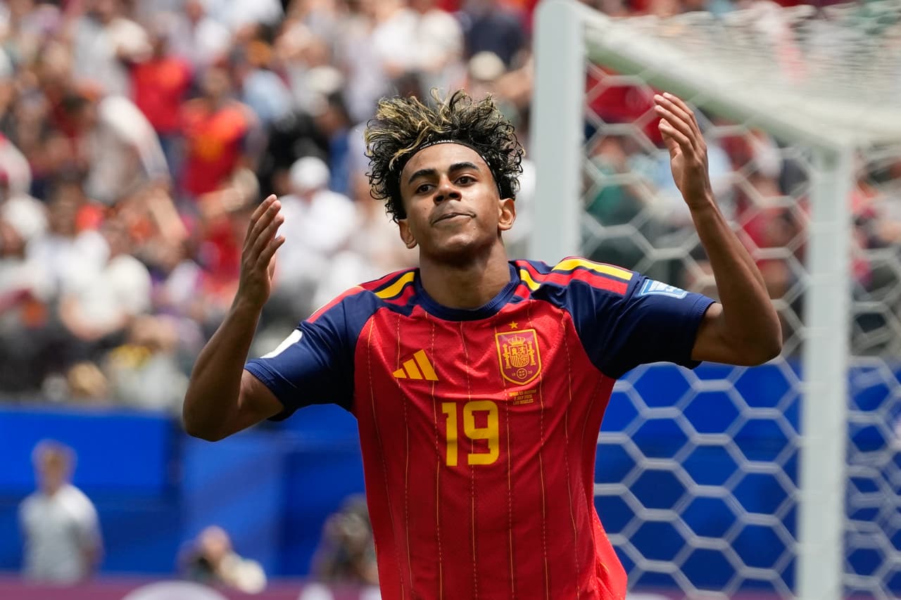 El español Lamine Yamal hace un gesto durante un partido de dieciseisavos de final de la Copa del Mundo contra Austria en Inglewood, California, cerca de Los Ángeles, el jueves 2 de julio de 2026.