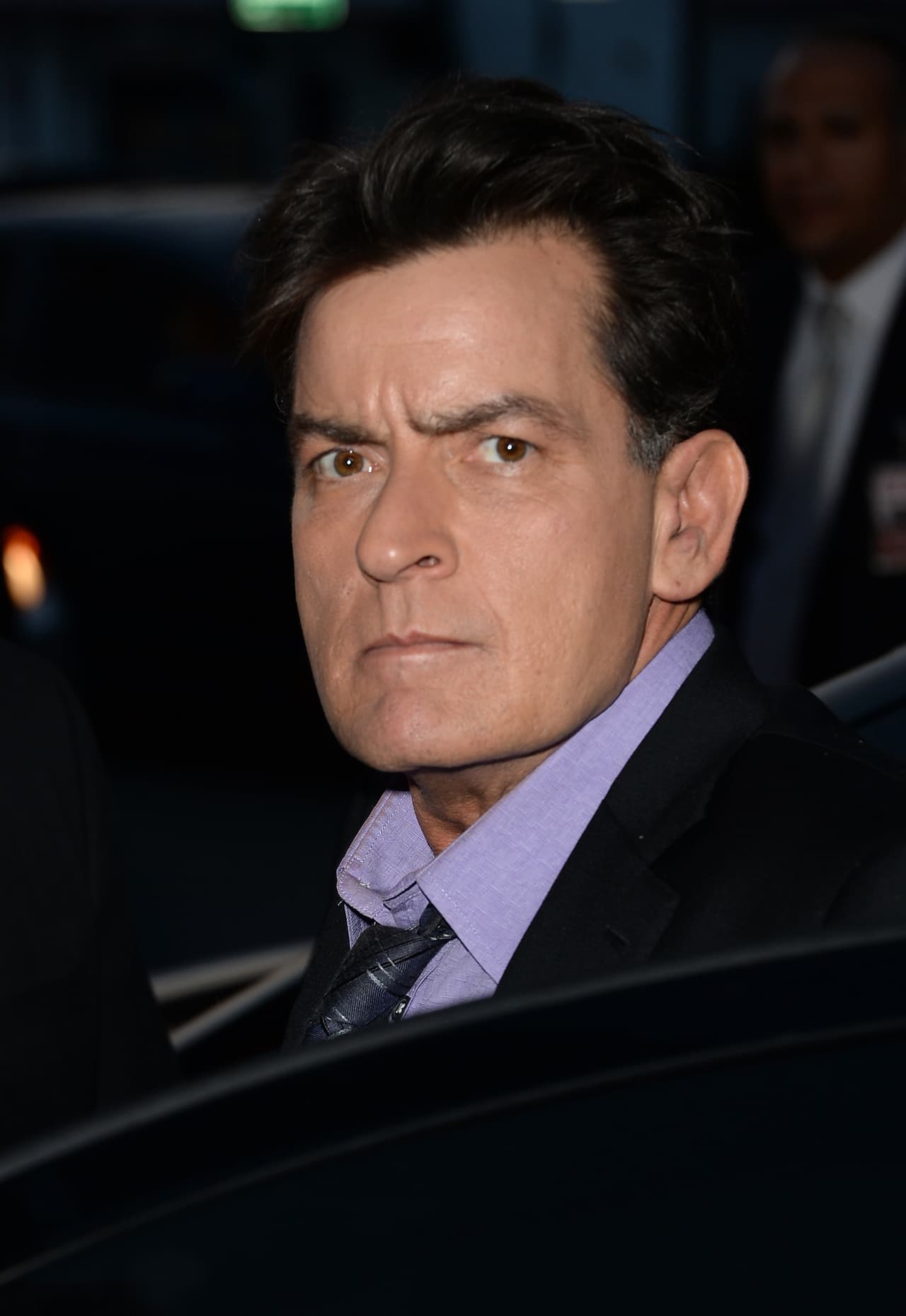 Hay algunas conductas que no se pueden corregir nunca, como los que tiene Charlie Sheen. El actor fue expulsado por su mala conducta, además sus notas siempre eran muy bajas.