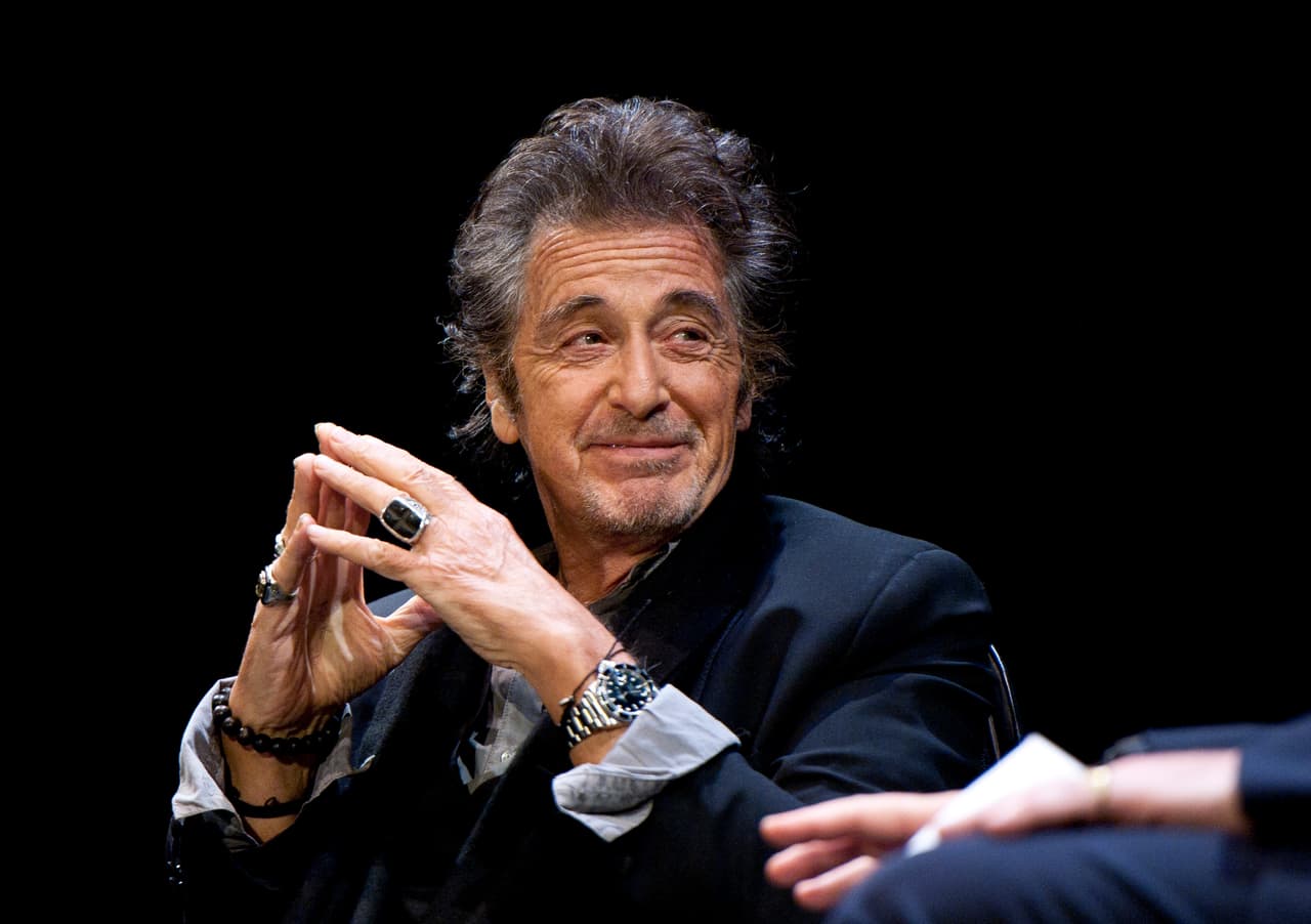 Al Pacino no era el alumno más destacado en su clase, tras reprobar todas las materias de la preparatoria fue expulsado. Solo había una en la que destacó y fue inglés. Quien diría que después sería un icono en la actuación.