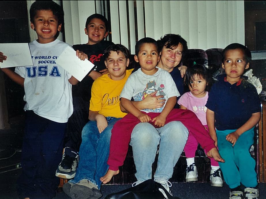 Su deporte favorito es el soccer, es bueno para las matemáticas y se pone de mal humor cuando no hay agua caliente en el baño.