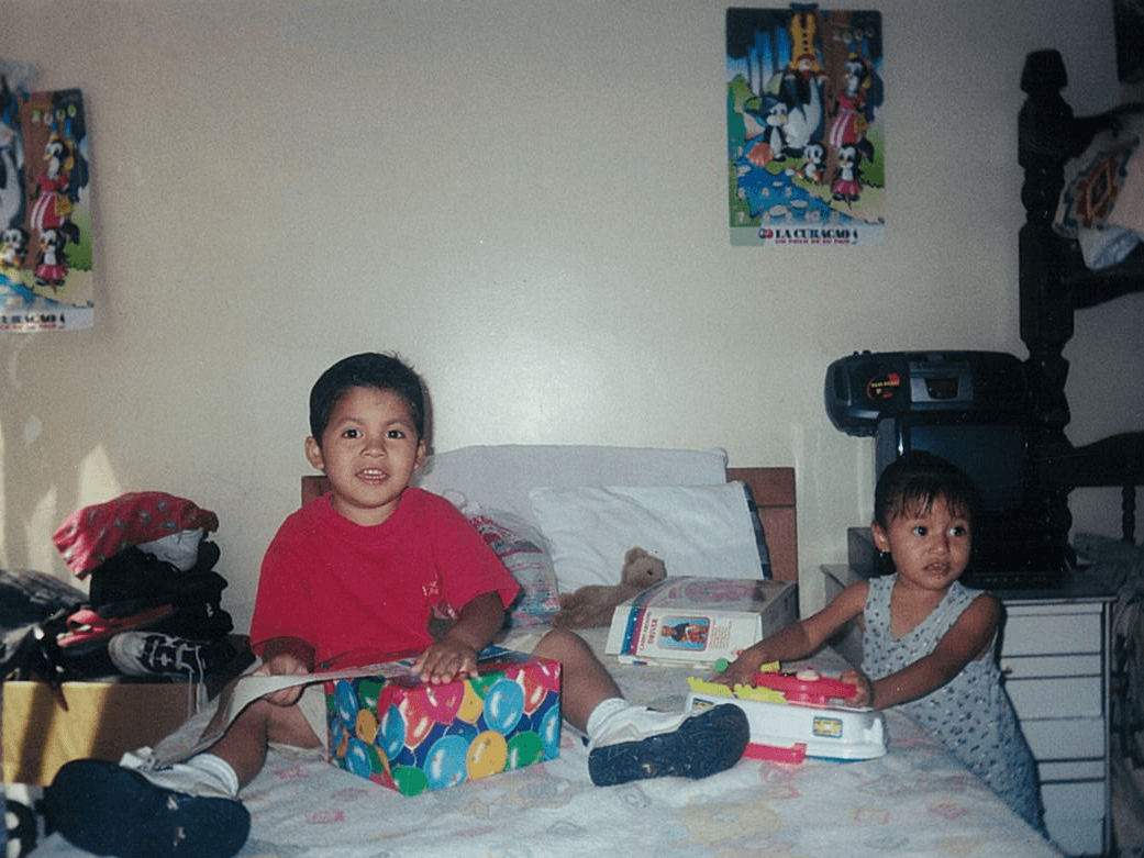 Su deporte favorito es el soccer, es bueno para las matemáticas y se pone de mal humor cuando no hay agua caliente en el baño.