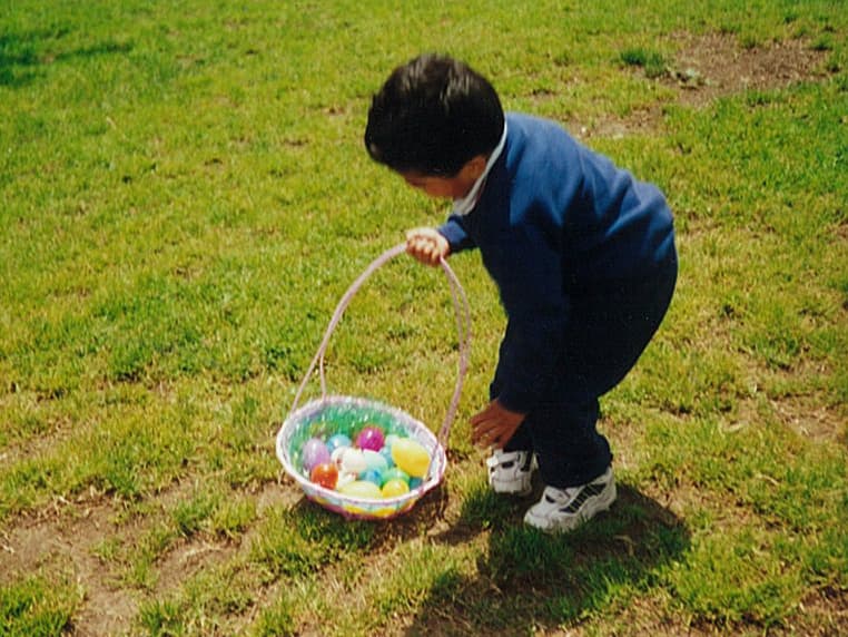 Su deporte favorito es el soccer, es bueno para las matemáticas y se pone de mal humor cuando no hay agua caliente en el baño.